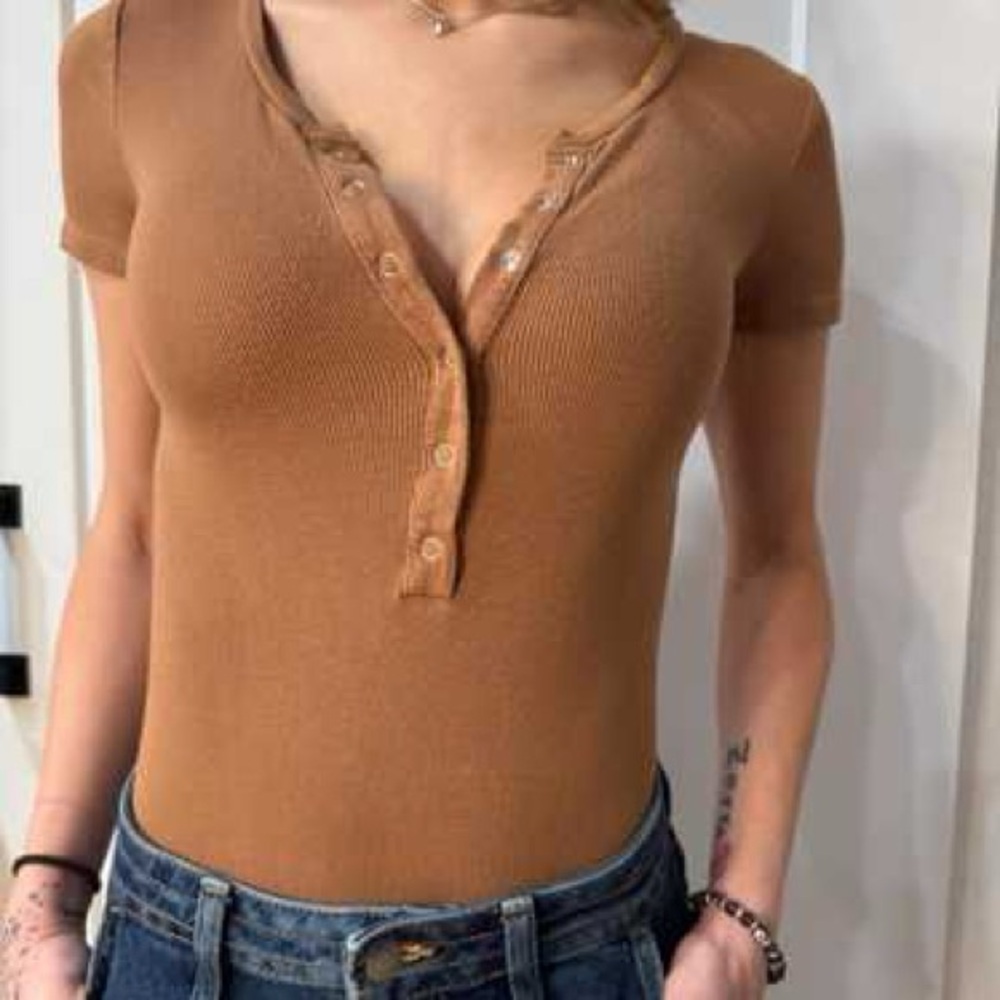 Olivaceous Tan Ribbed Bodysuit. Size S - Picture 7 of 7